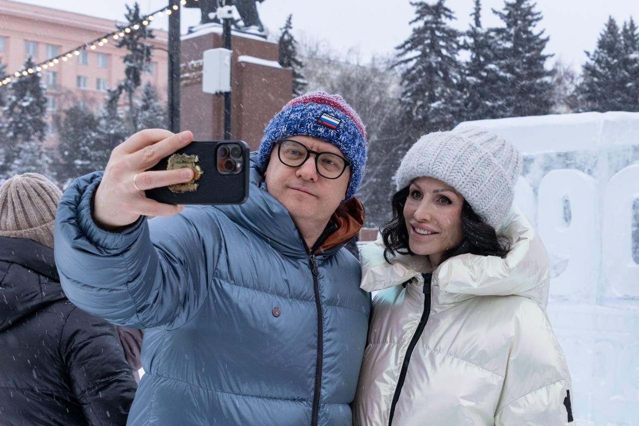 Алексей Текслер с супругой посетили ледовый городок в Челябинске