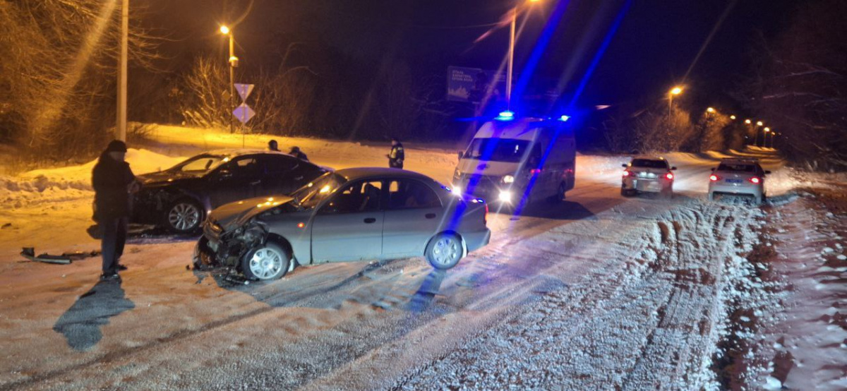 Двое детей пострадали в лобовом ДТП на дороге в Челябинской области*1