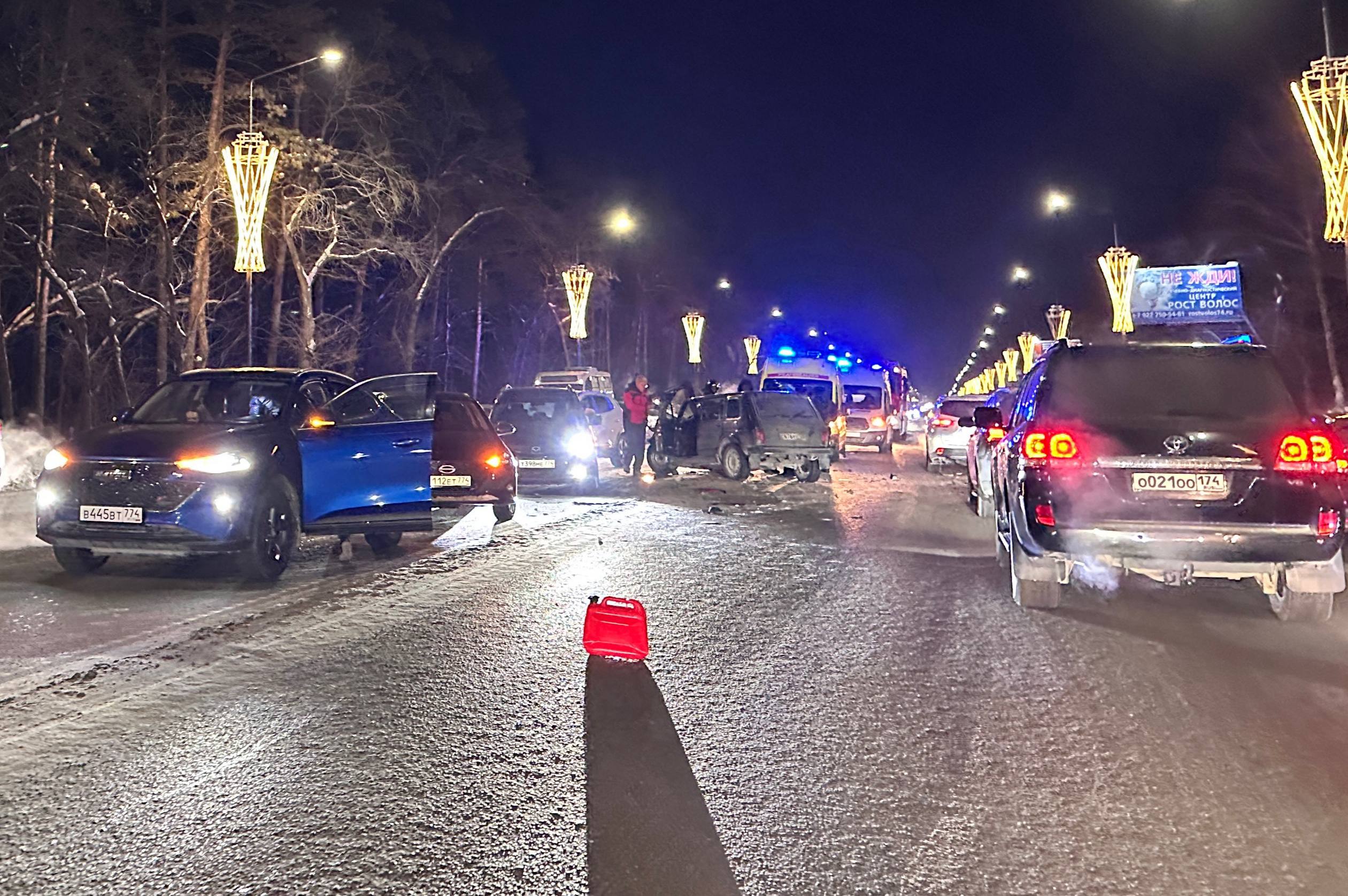 Жуткая массовая авария сковала улицу Худякова в Челябинске