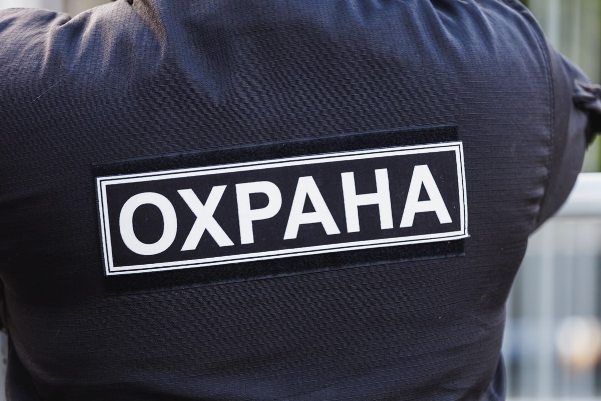 Охранную фирму хотят лишить лицензии после стрельбы в школе Челябинска*1