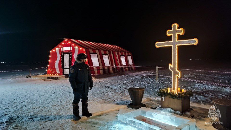 Более 10 тысяч жителей Челябинска окунулись в крещенские купели*