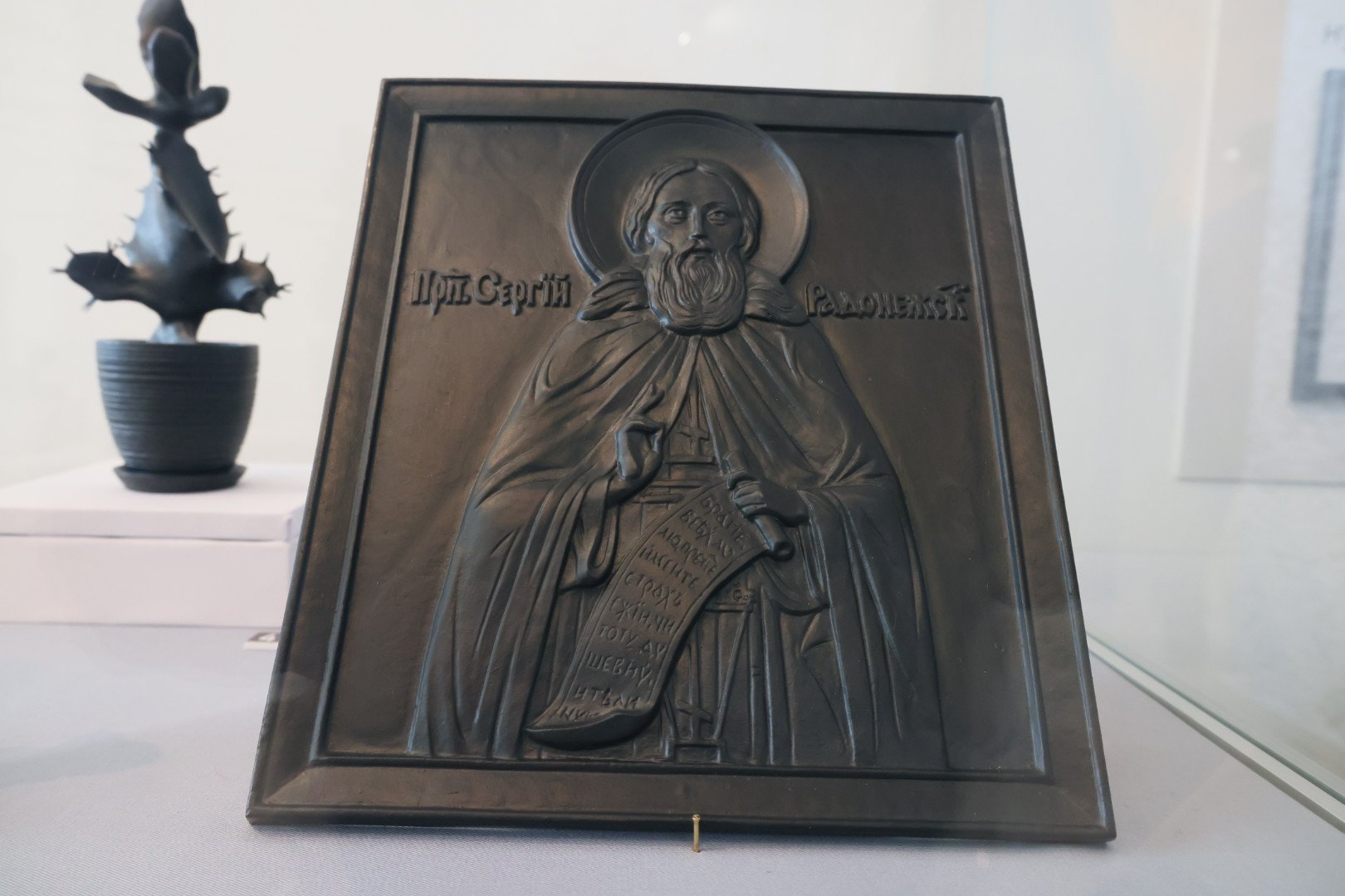 Культурный код в металле: в Челябинске открылась выставка «Россия не продаётся!»