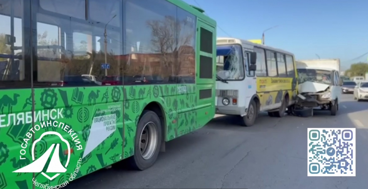 Маршрутка из-за «ГАЗели» протаранила автобус под Челябинском*