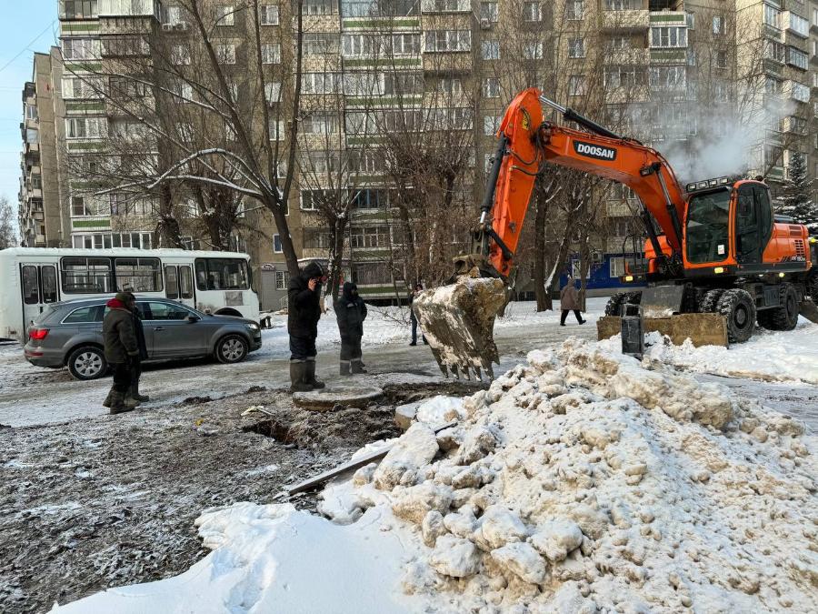 Аварийные бригады начали ремонт водовода на Северо-западе Челябинска