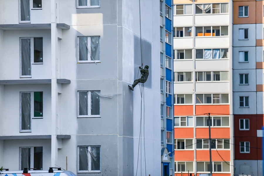 19-летняя девушка выпала из окна в Парковом-2 в Челябинске*1
