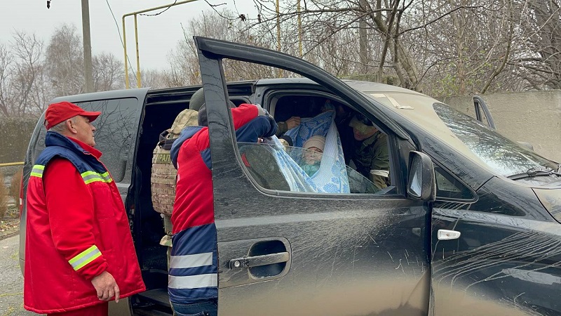 Бабушку с переломом эвакуировали из Херсонской области в Крым