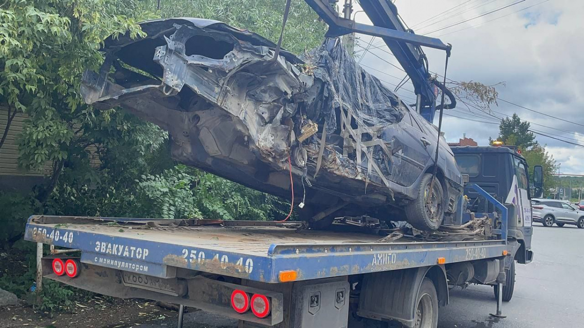 Два брошенных автомобиля эвакуировали с улиц Челябинска*