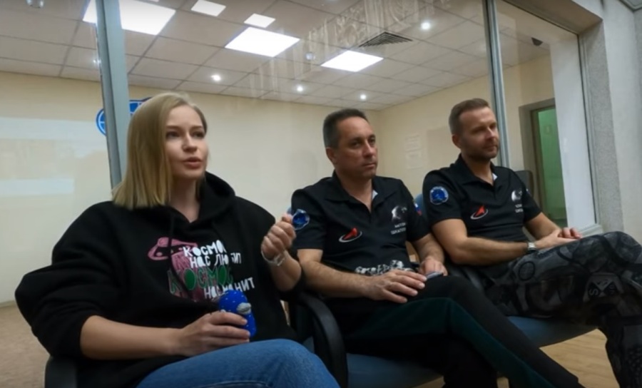 Вместе с актрисой Пересильд на МКС улетел галчонок из Челябинска