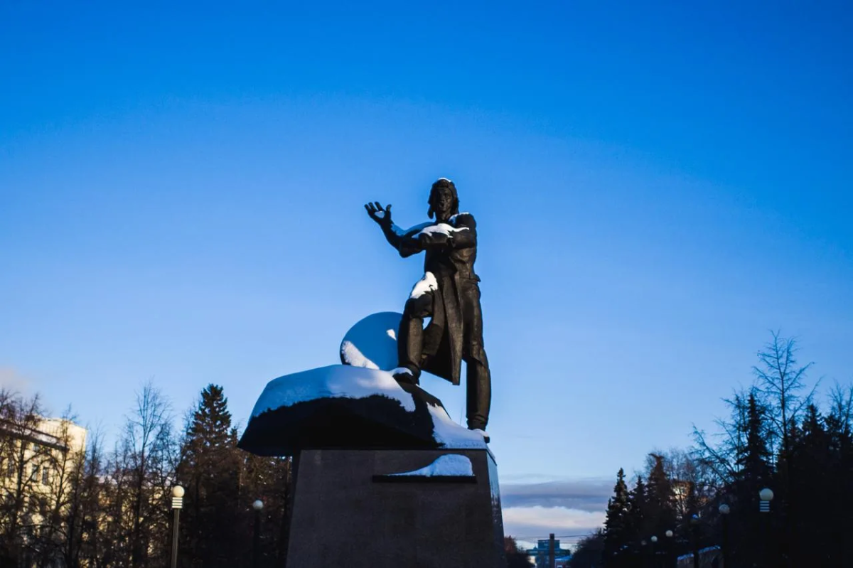 «Не смог промолчать»: челябинца наградили за защиту памяти о лётчике-герое*