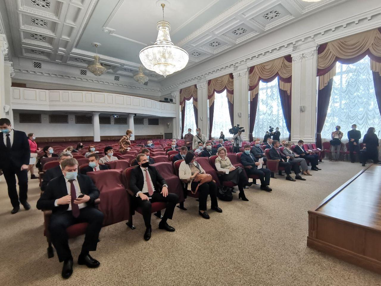В Челябинске новые депутаты ЗСО получили «корочки»