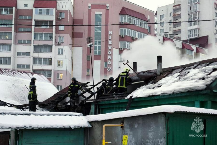 Пожилая женщина погибла при пожаре в частном секторе в Челябинске*