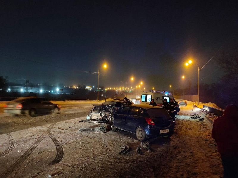 В Челябинске водитель пострадал в ДТП с тремя машинами