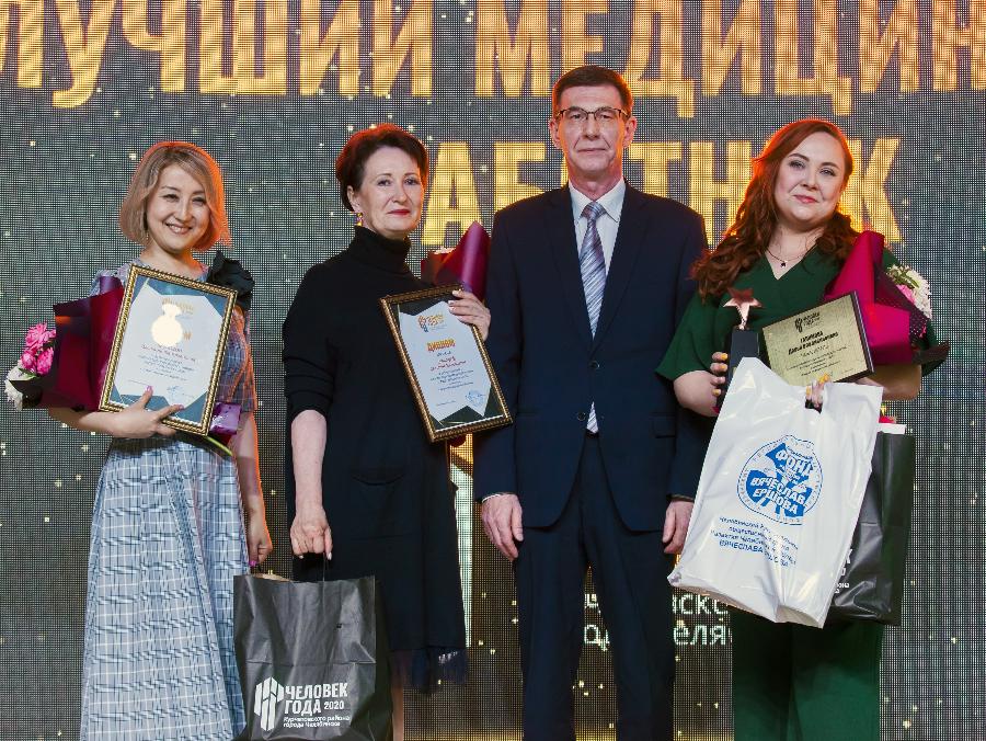Учителям в Курчатовском районе Челябинска впервые вручили премию «Человек года»*1