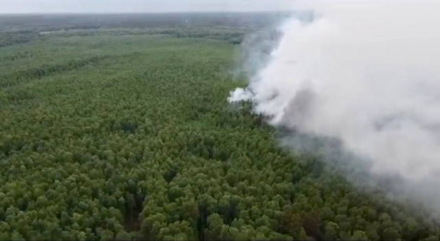 Более 100 человек привлекли к тушению торфяного пожара в Челябинской области