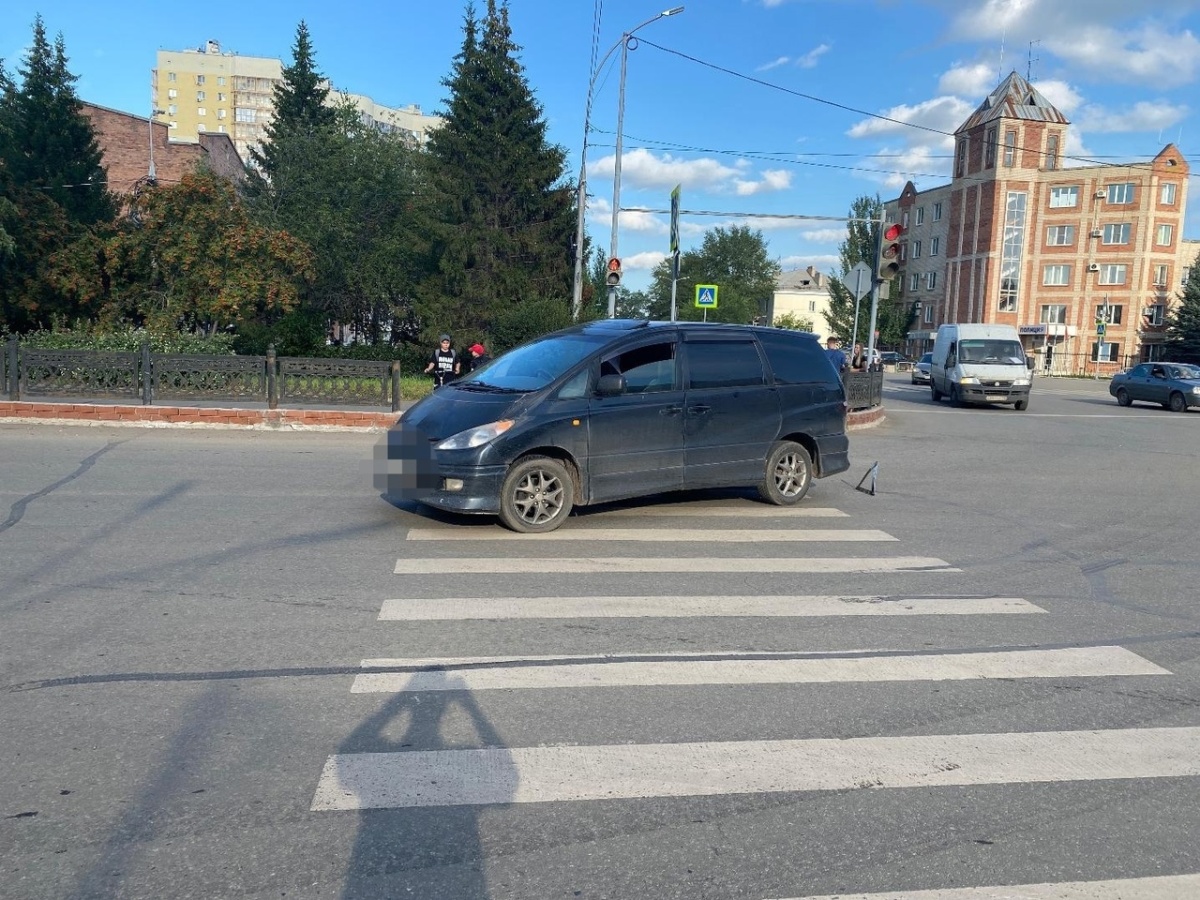 Водитель на Toyota сбил двух девочек рядом с детским садом в Копейске*