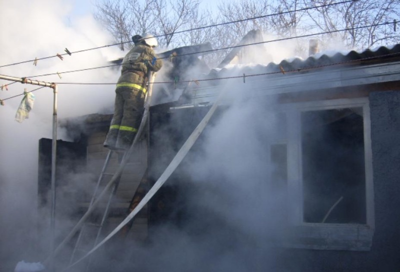 В Карабаше мужчина поджёг дом после ссоры с друзьями