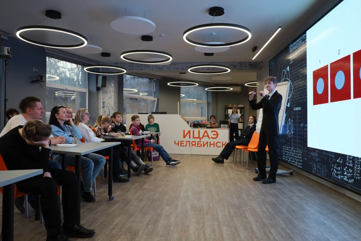 Челябинские школьники заселили бесконечный отель и отравили короля*