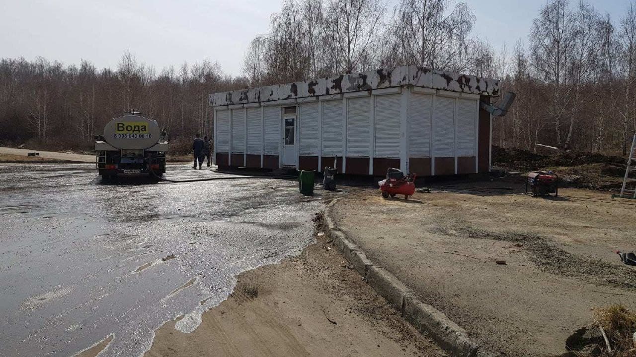 Ради установки незаконного павильона в Челябинске повредили деревья