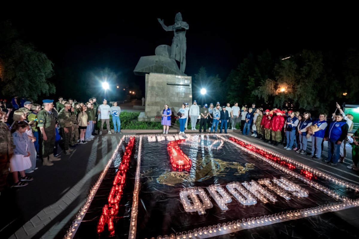 Огненная картина появилась в Челябинске накануне Дня памяти и скорби*1