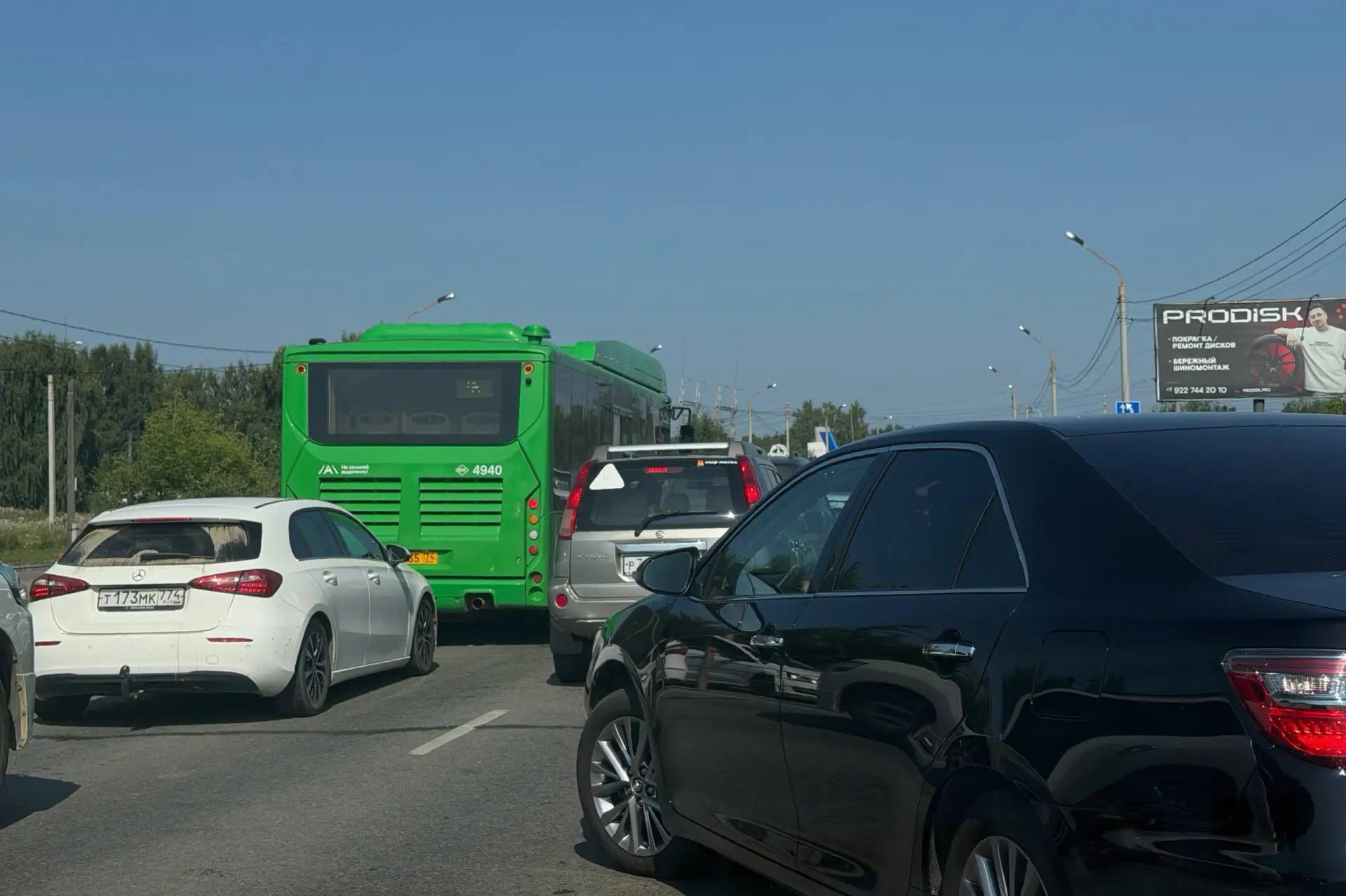 Заторы в трех направлениях собрались в районе Шершневского кольца в Челябинске