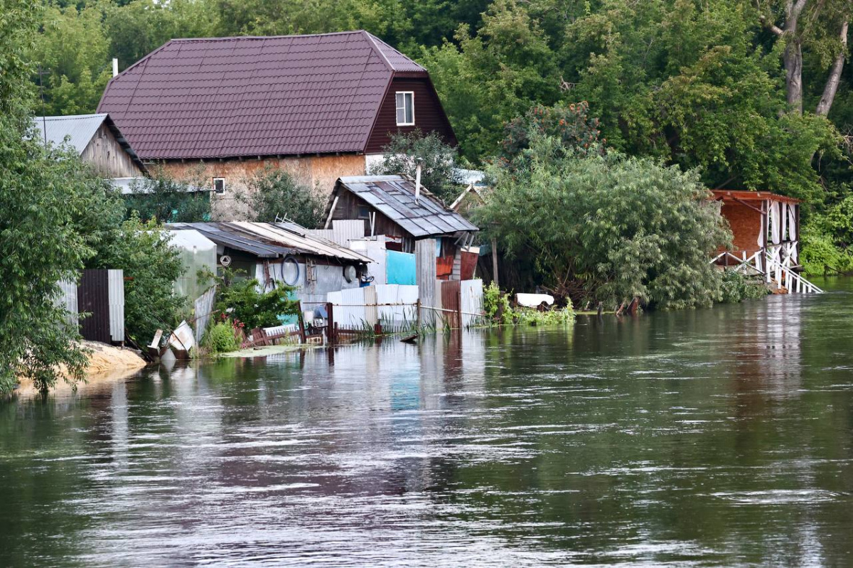 В Челябинской области мобилизовали 830 бригад для борьбы с дождями*