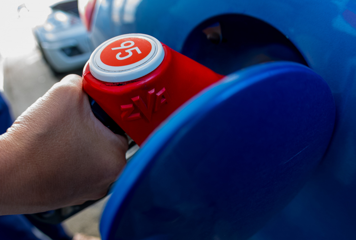 Челябинская область осталась в числе регионов с самым дешевым бензином*1