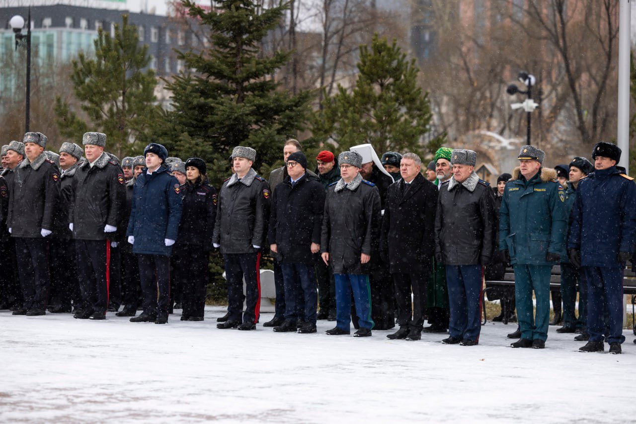 В Челябинске почтили память погибших солдат правопорядка