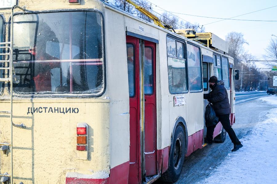 Троллейбус в Челябинске три месяца будет ходить по новому маршруту*1