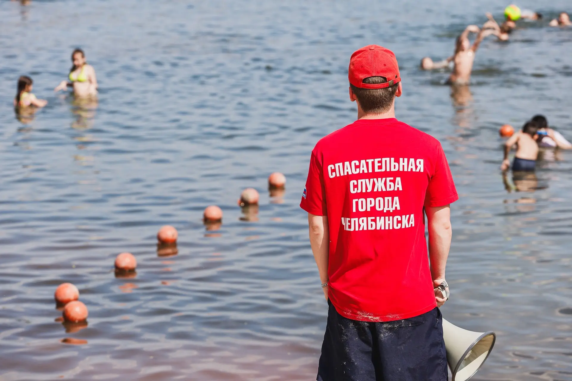 «Тут самый свежий песок»: челябинцы устремились на городские пляжи