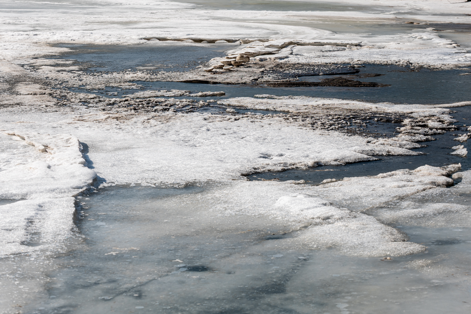 Ходят по тонкому льду: ради какой рыбы челябинцы рискуют жизнью