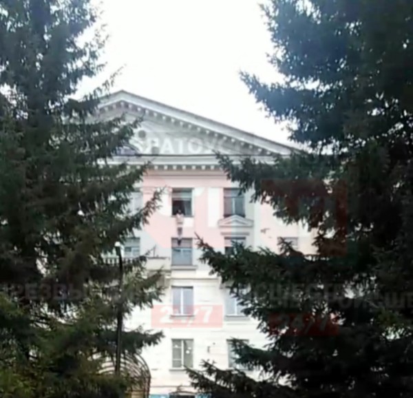 В Златоусте женщина едва не погибла после падения с пятого этажа