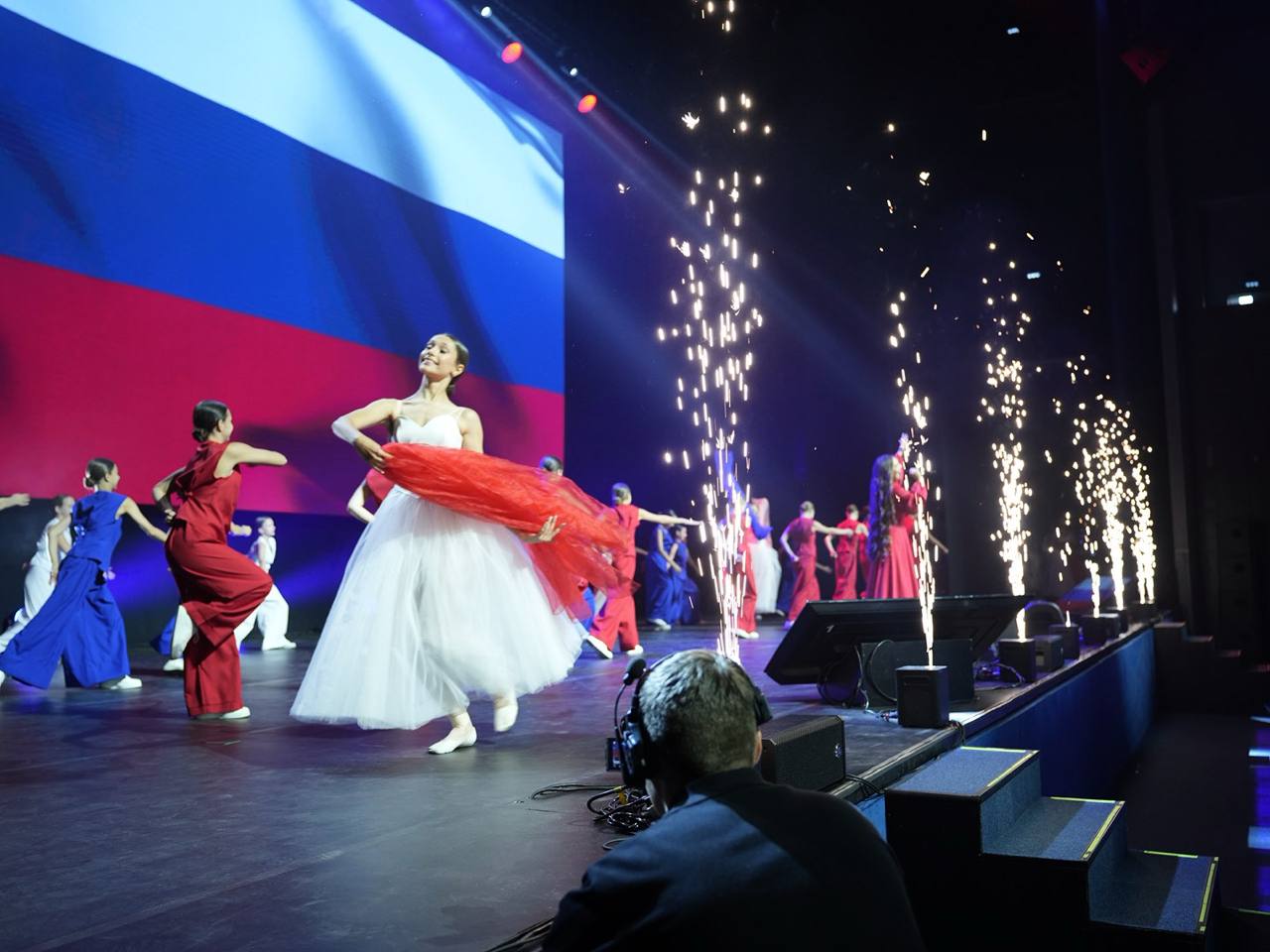 Алексей Текслер открыл Всероссийский женский форум «Стальное кружево Урала»