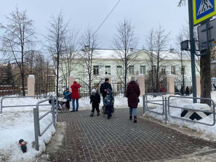 В Челябинске проверяют сообщения о массовом «минировании» школ