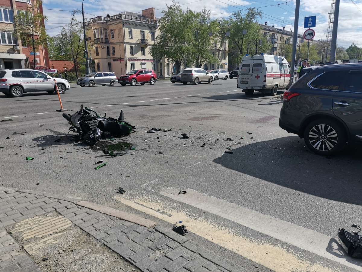 В ГАИ рассказали подробности жуткого ДТП с мотоциклом в Челябинске*
