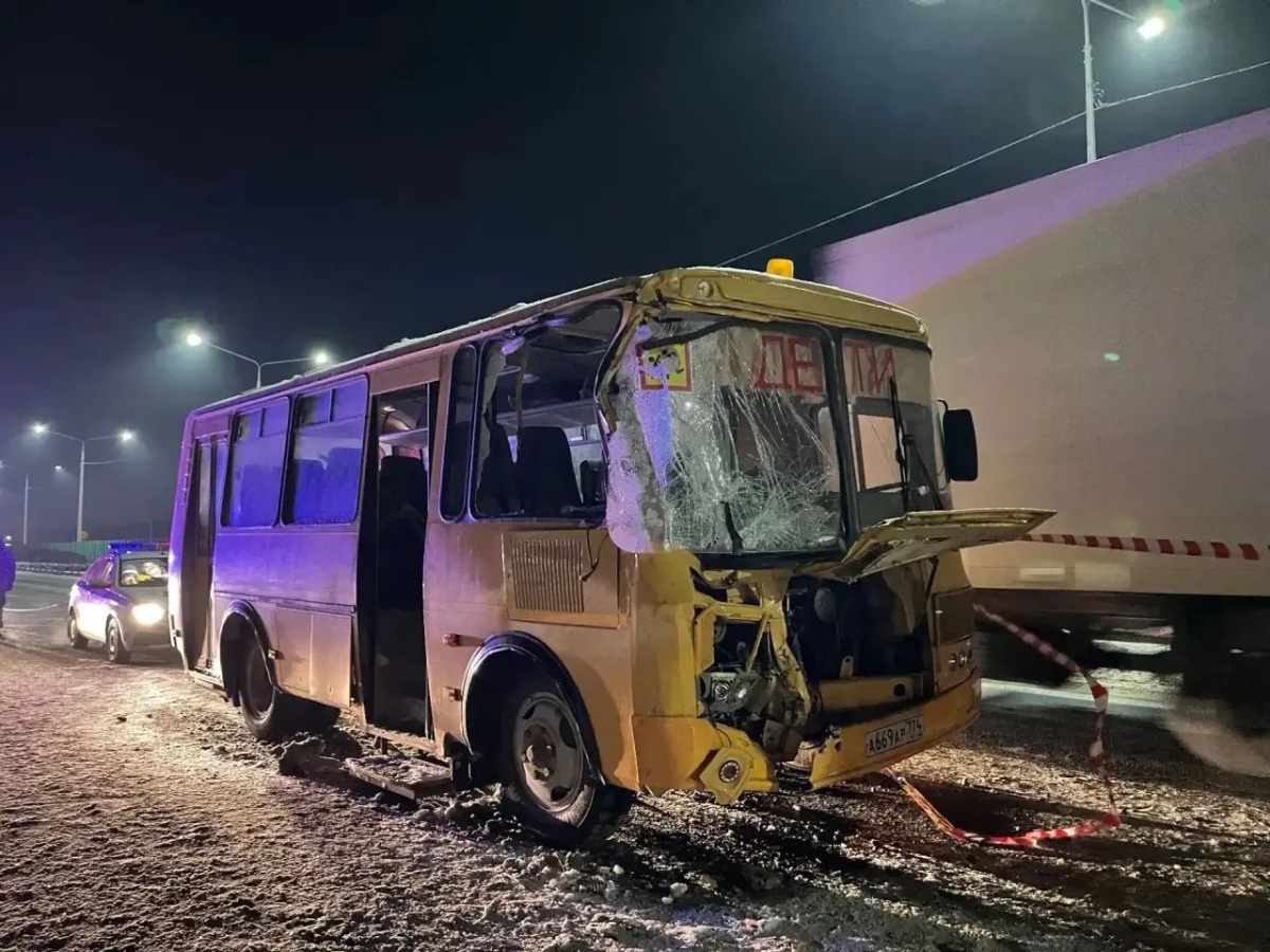 Школа в посёлке Рощино заплатит почти 300 тысяч пострадавшим в аварии детей*
