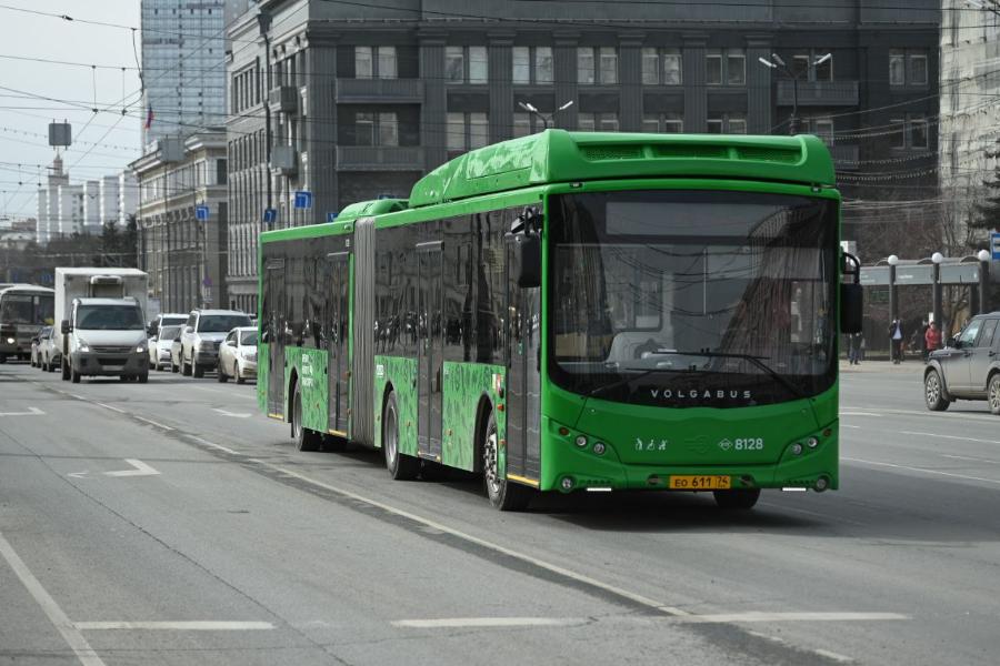 23 автобуса с неисправными кондиционерами выявили в жару в Челябинске*1