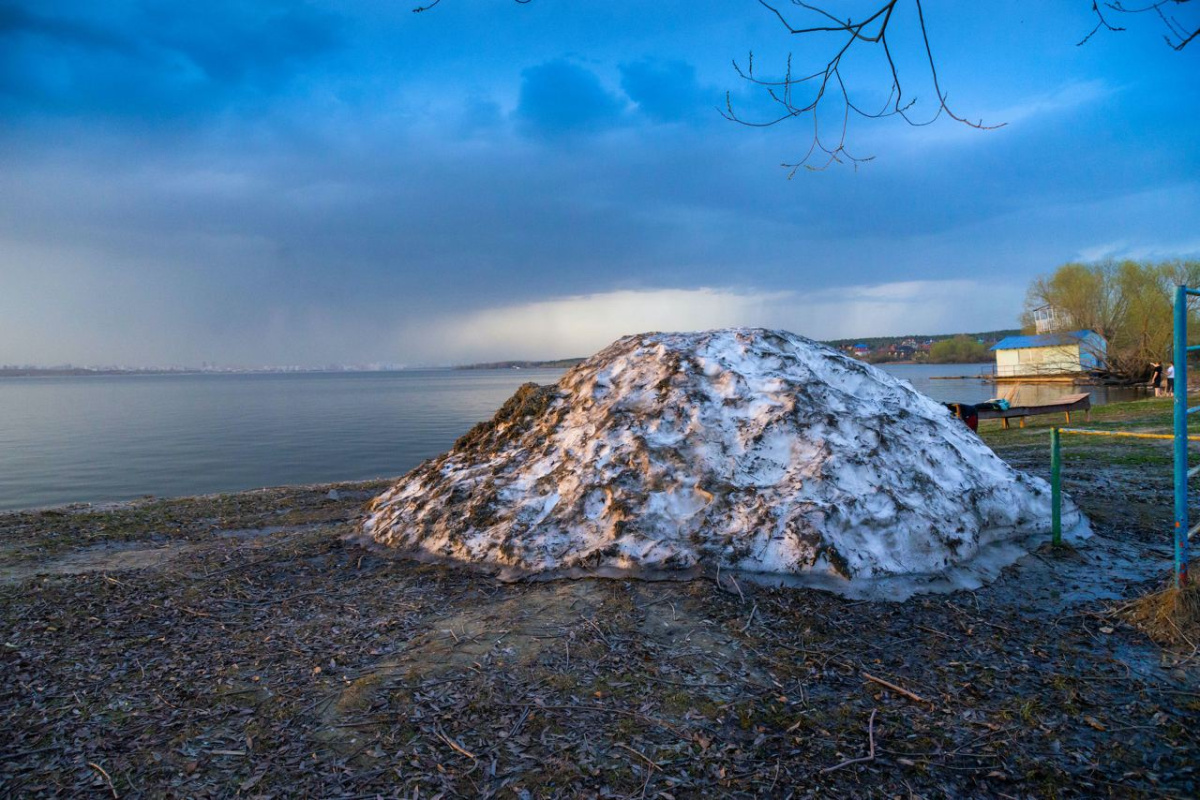 Двое рыбаков провалились под лед на водоеме в Челябинской области*1