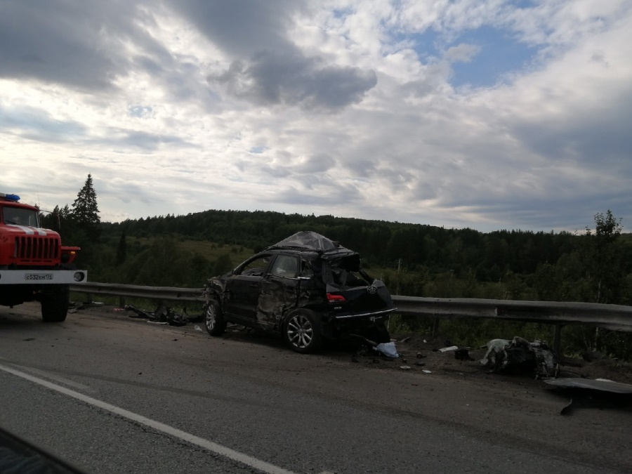 В Челябинской области грузовик в ДТП выбил мотор из легковой иномарки