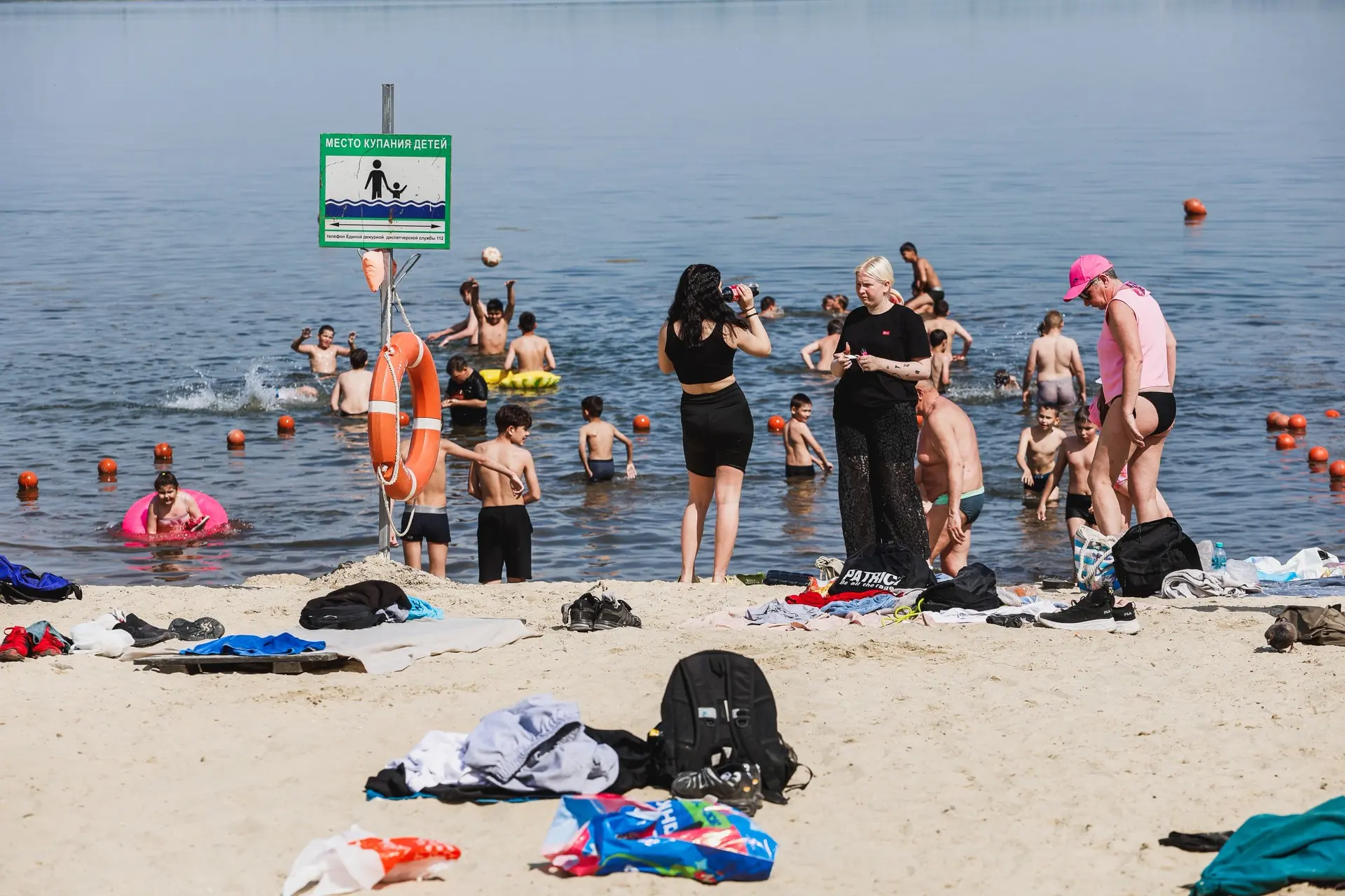 «Тут самый свежий песок»: челябинцы устремились на городские пляжи