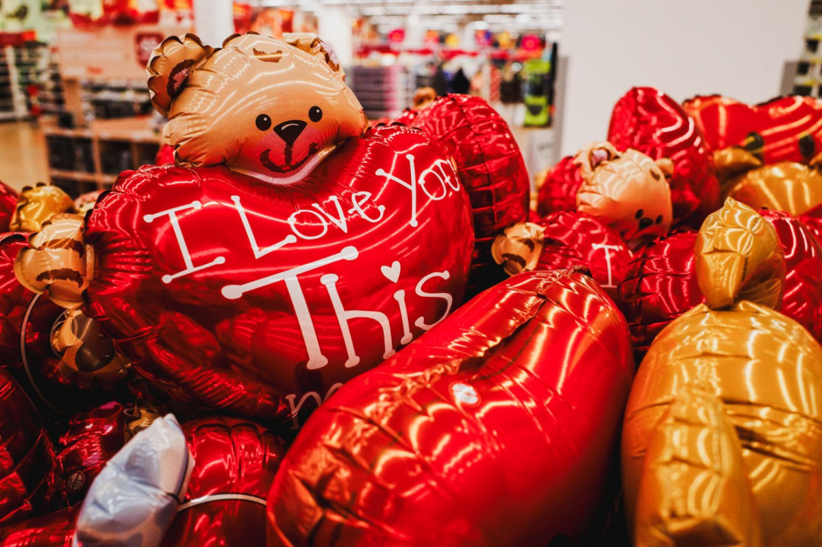 Челябинцы рассказали, что хотят получить на День святого Валентина*