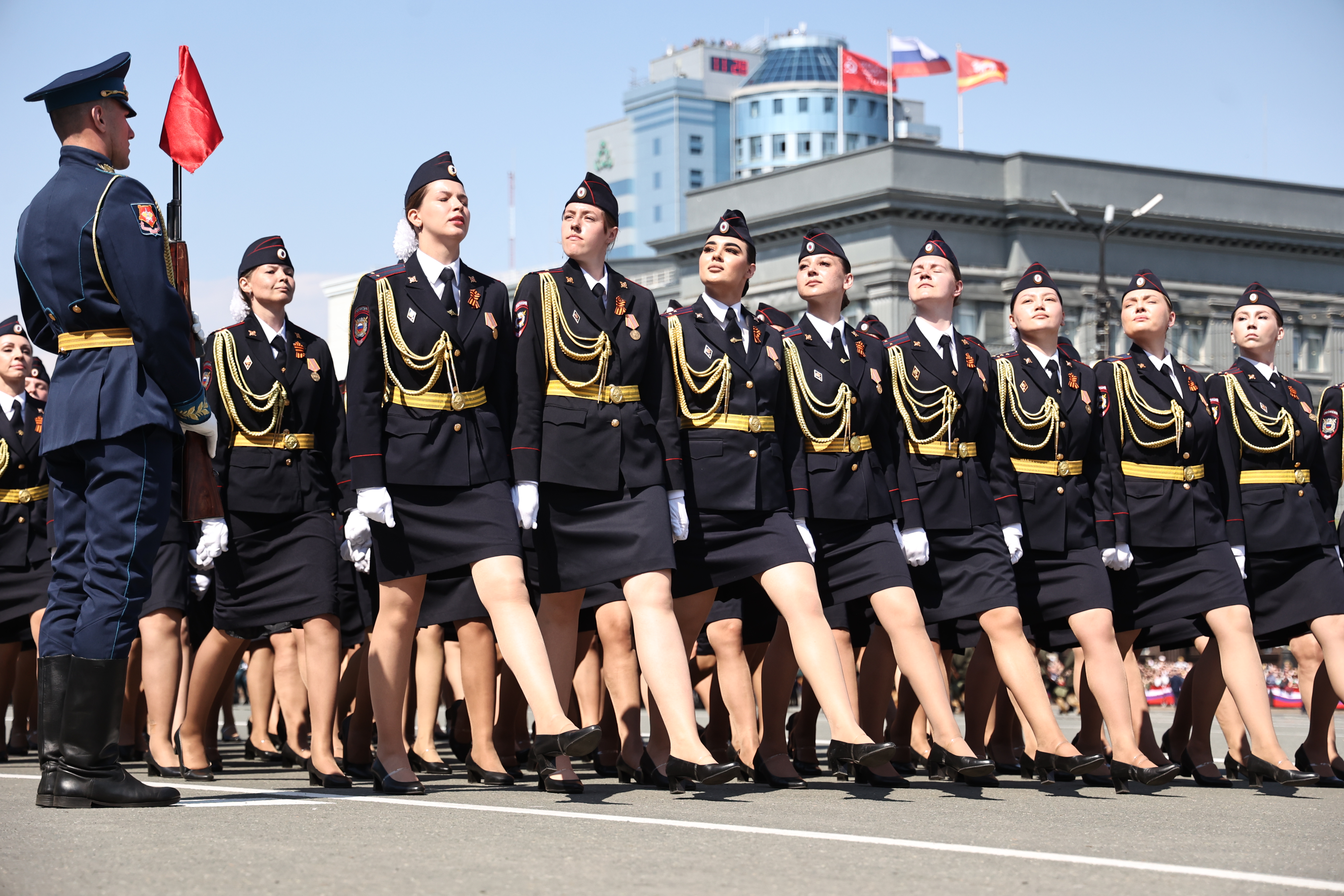 Защитники прошли по главной площади Челябинска: лучшие фото с Торжественного построения