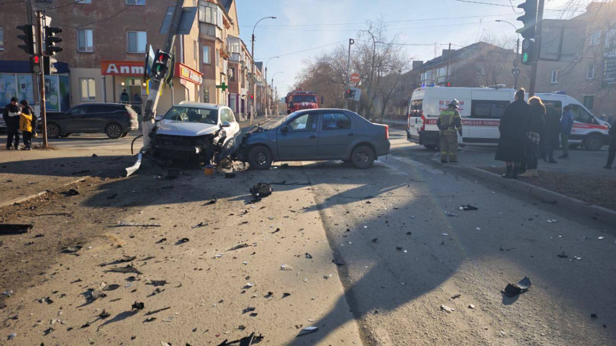 21-летний водитель пострадал в ДТП с иномарками в Челябинской области*