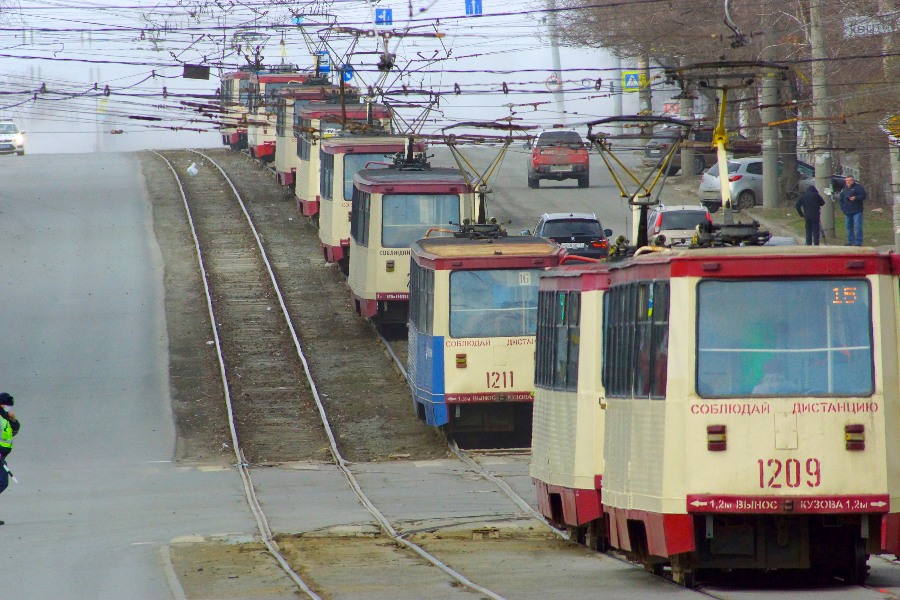 Движение трамваев закрыли из-за столкновения двух вагонов в Челябинске