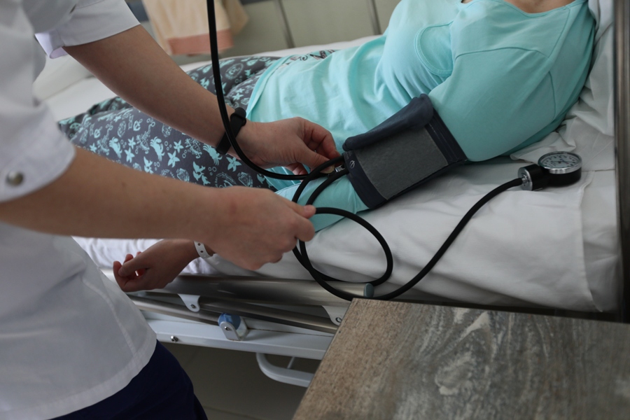 Челябинские врачи удалили у пациентки кисту весом в 50 килограммов