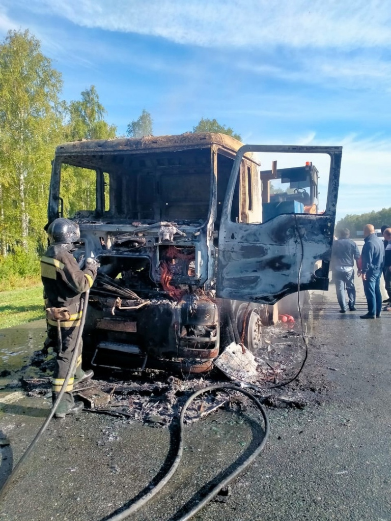 Фура загорелась на ходу на трассе М5 в Челябинской области │ Челябинск  сегодня