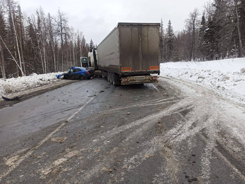 Фура разнесла легковушку на трассе М5 в Челябинской области │ Челябинск  сегодня