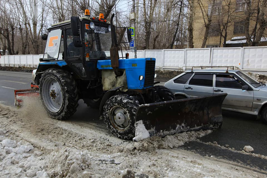 Челябинским журналистам показали снегосвалку