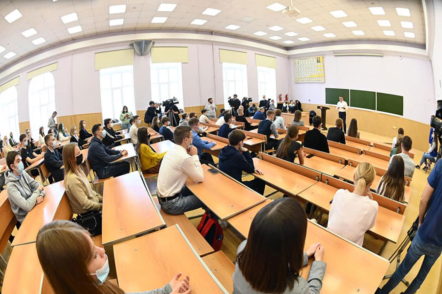 Алексей Текслер прочитал лекцию первокурсникам ЮУрГУ