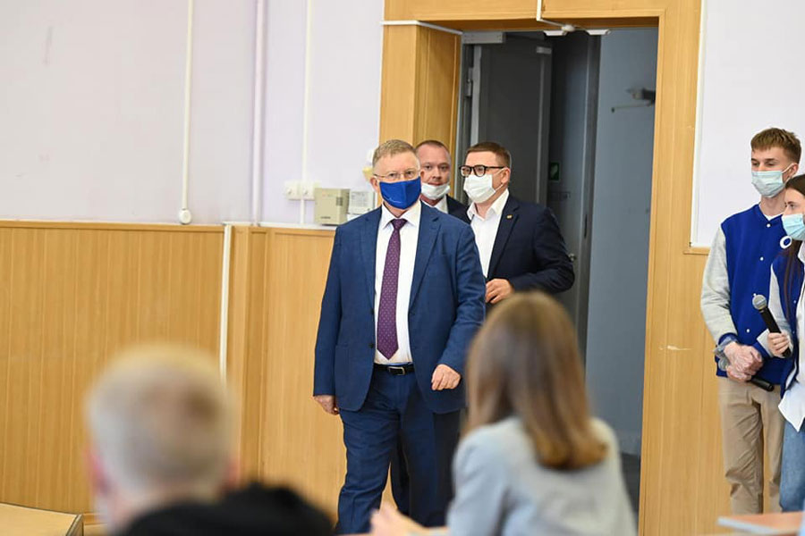 Алексей Текслер прочитал лекцию первокурсникам ЮУрГУ