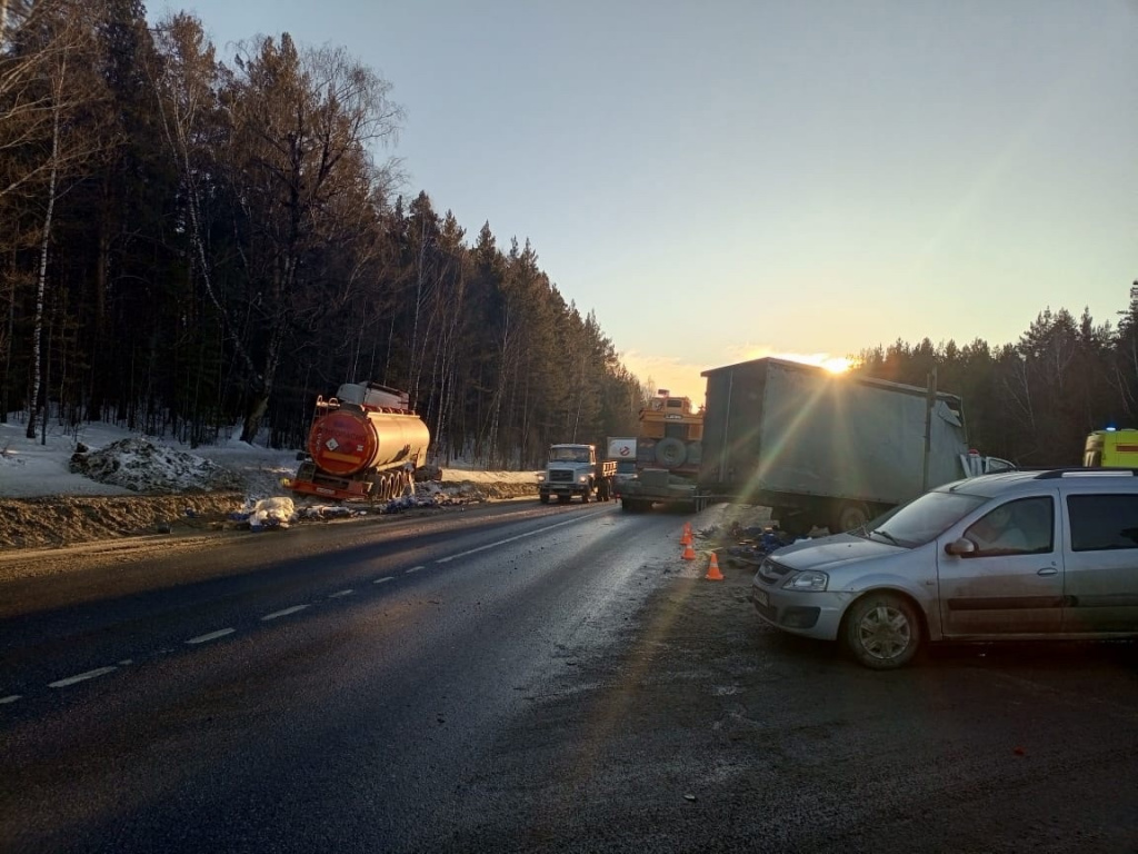 Фура врезалась в «ГАЗель» на трассе М5 в Челябинской области │ Челябинск  сегодня